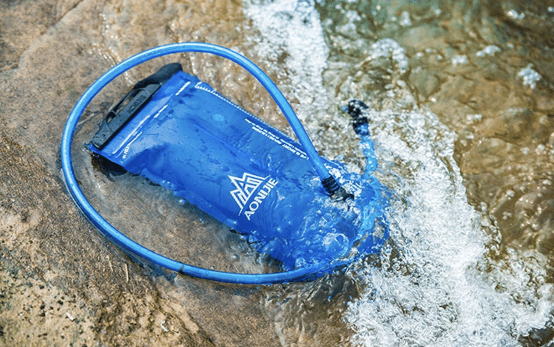 Lavage et nettoyage d’une poche à eau – Guide d’entretien complet